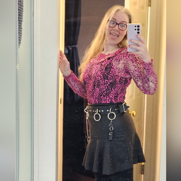 Meet your Posher, Nicole - Picture 7 of 7